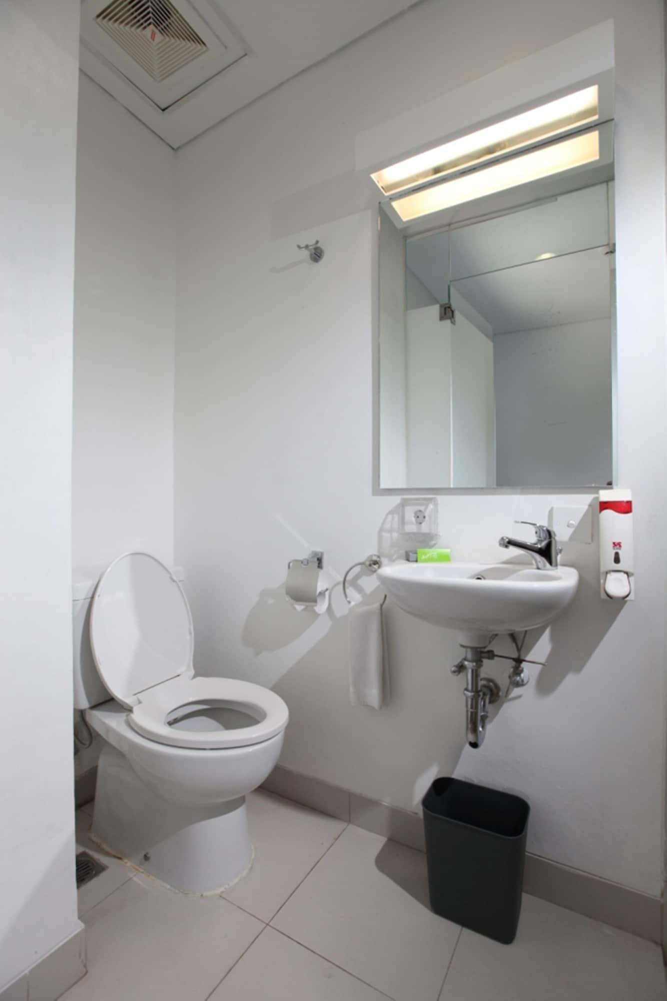 Whiz Hotel Cikini Jakarta Exterior foto