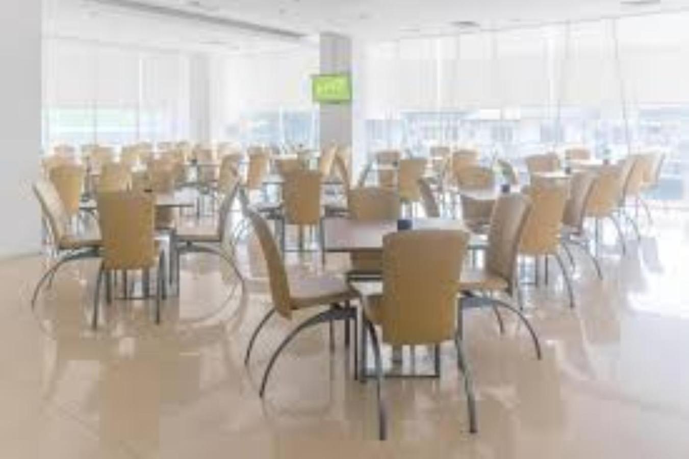 Whiz Hotel Cikini Jakarta Exterior foto