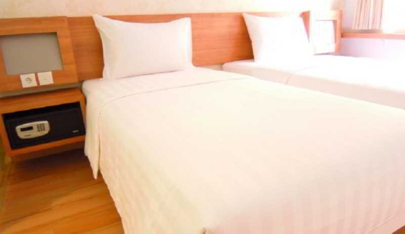 Whiz Hotel Cikini Jakarta Exterior foto