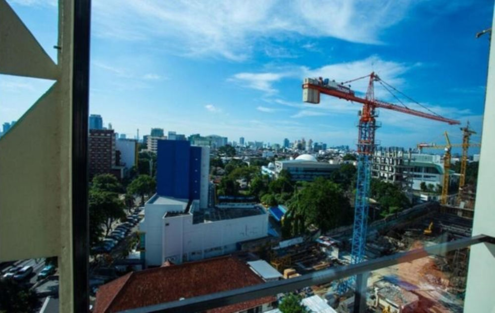 Whiz Hotel Cikini Jakarta Exterior foto