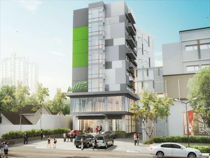 Whiz Hotel Cikini Jakarta Exterior foto