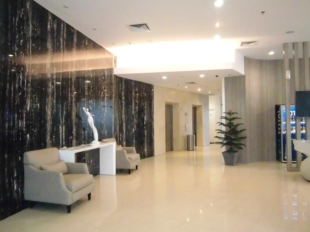 Whiz Hotel Cikini Jakarta Exterior foto