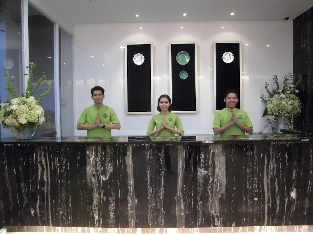 Whiz Hotel Cikini Jakarta Exterior foto